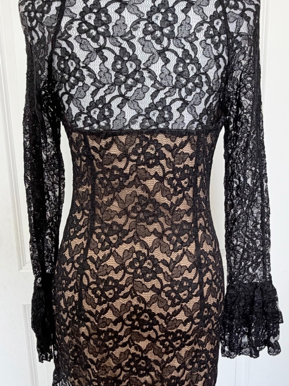 NWT Laundry by Shelli Segal Black Lace Bell Sleeve Mini Dress - Size 6 - Picture 5 of 16